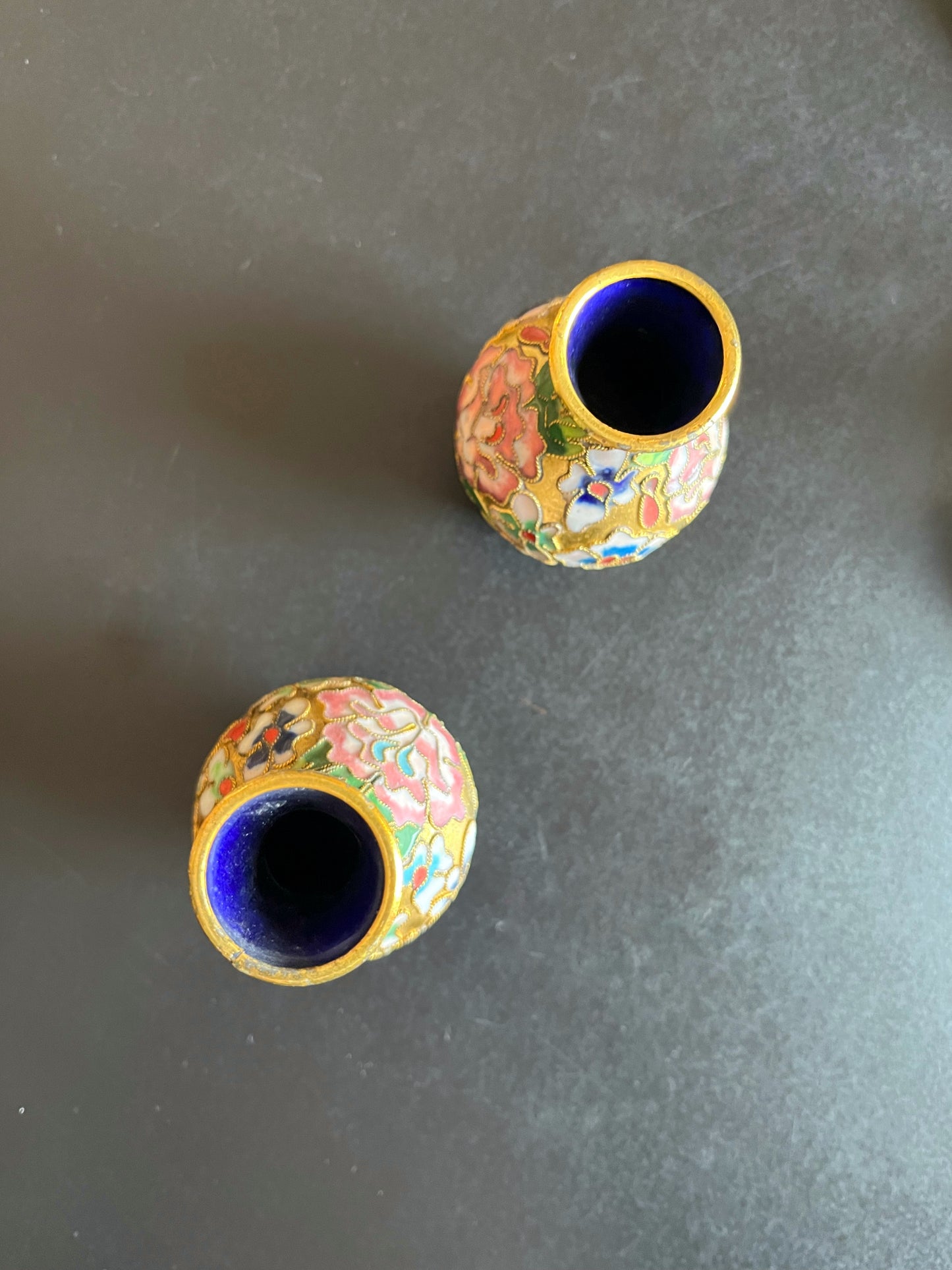 Paire de deux vases chinois miniatures cloisonné