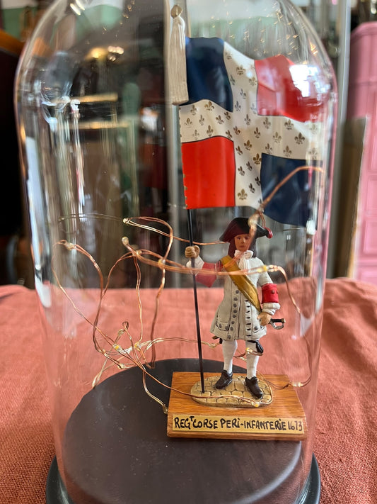 Soldat régiment corse Peri-Infanterie 1673 sous cloche lumineuse