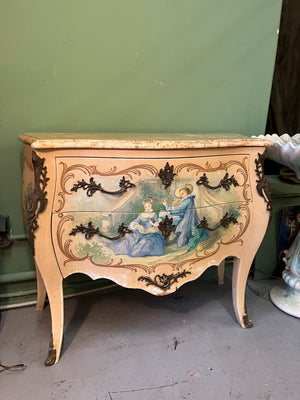 Commode galbée style Louis XV peinte scène romantique, plateau marbre