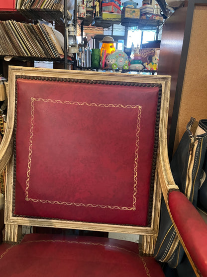 Fauteuil style Louis XVI détail accotoirs