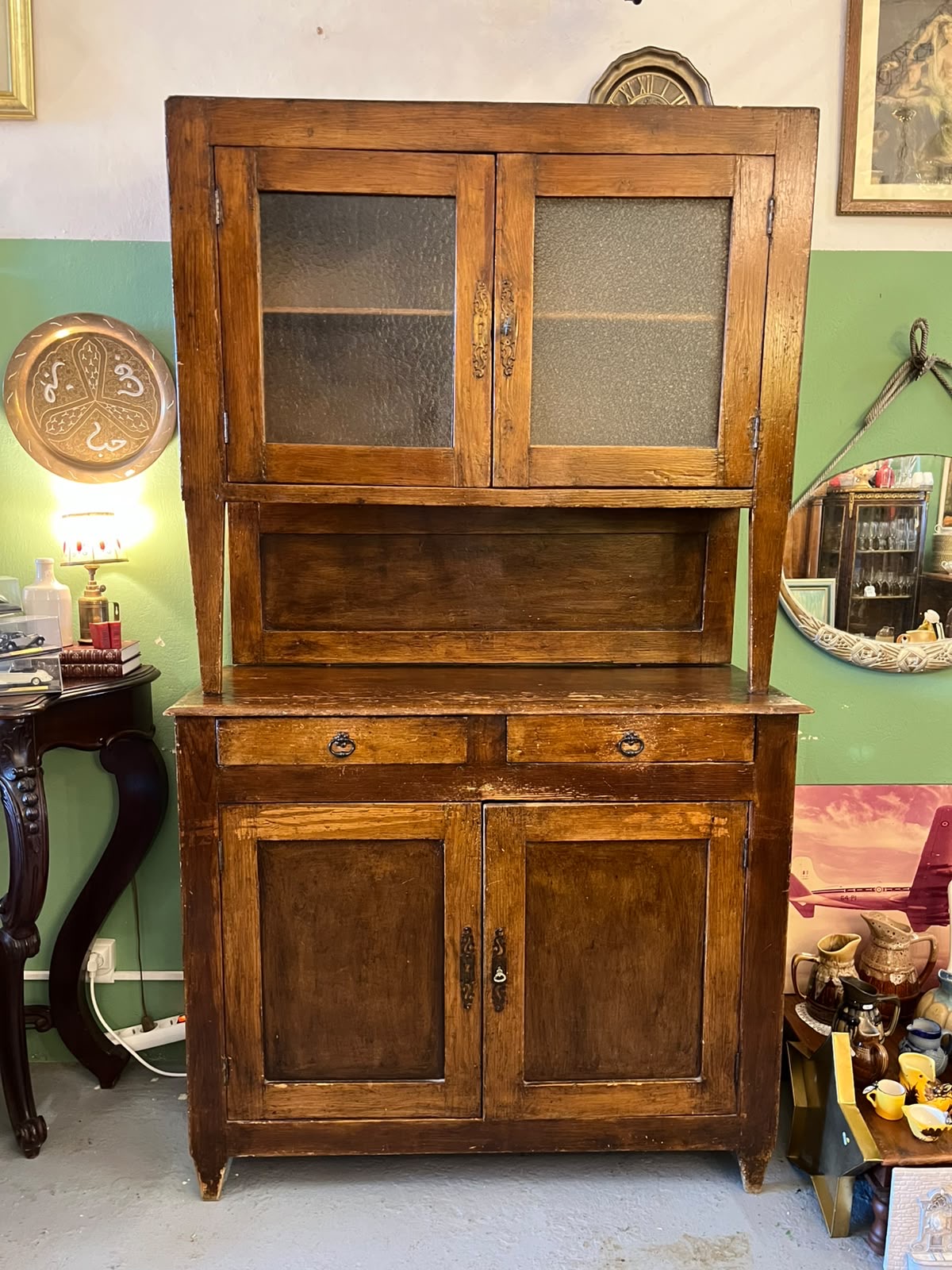 Buffet de cuisine ancien 2 corps bois massif vitré vers 1920-1940
