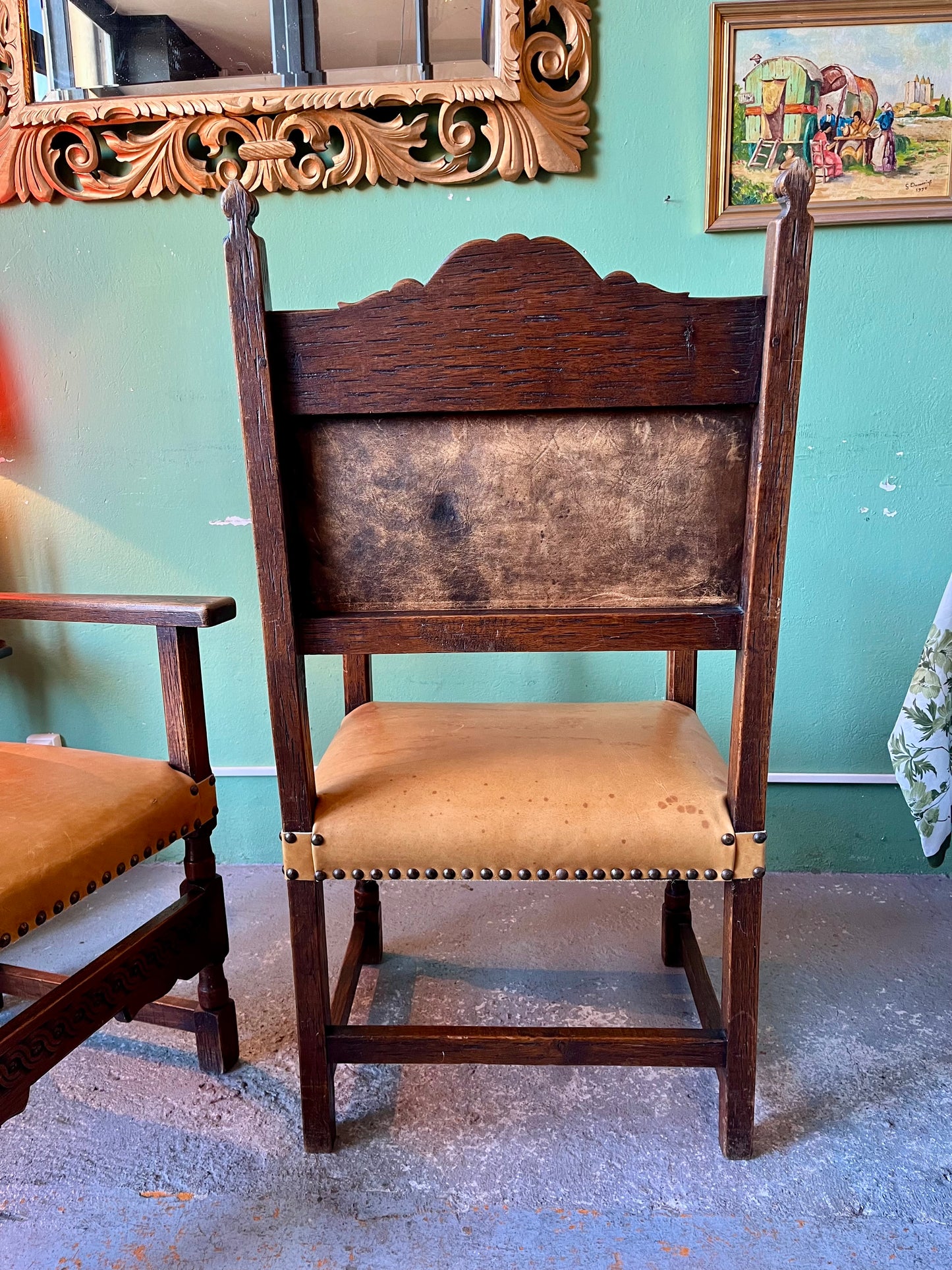 Paire de fauteuils en chêne massif style Henry II