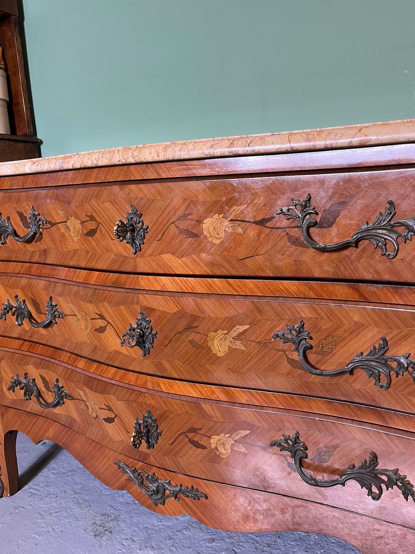 Grande commode style Louis XV marqueterie plateau marbre 3 tiroirs
