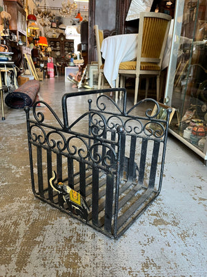 Porte-revues en fer forgé