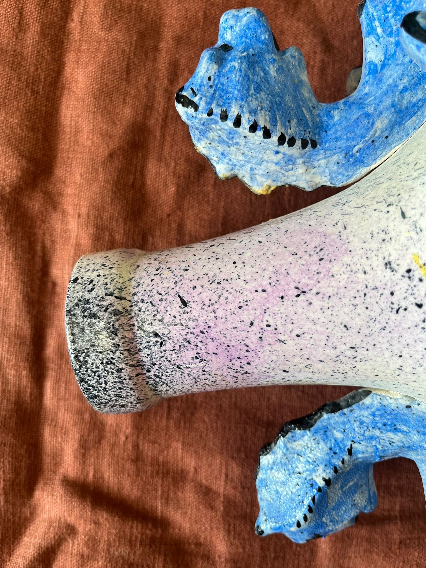 Grand vase zoomorphe céramique émaillée décor dragons stylisés