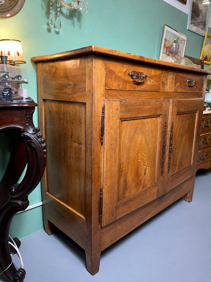 Buffet ancien en noyer massif 2 portes 2 tiroirs XIXe siècle campagne