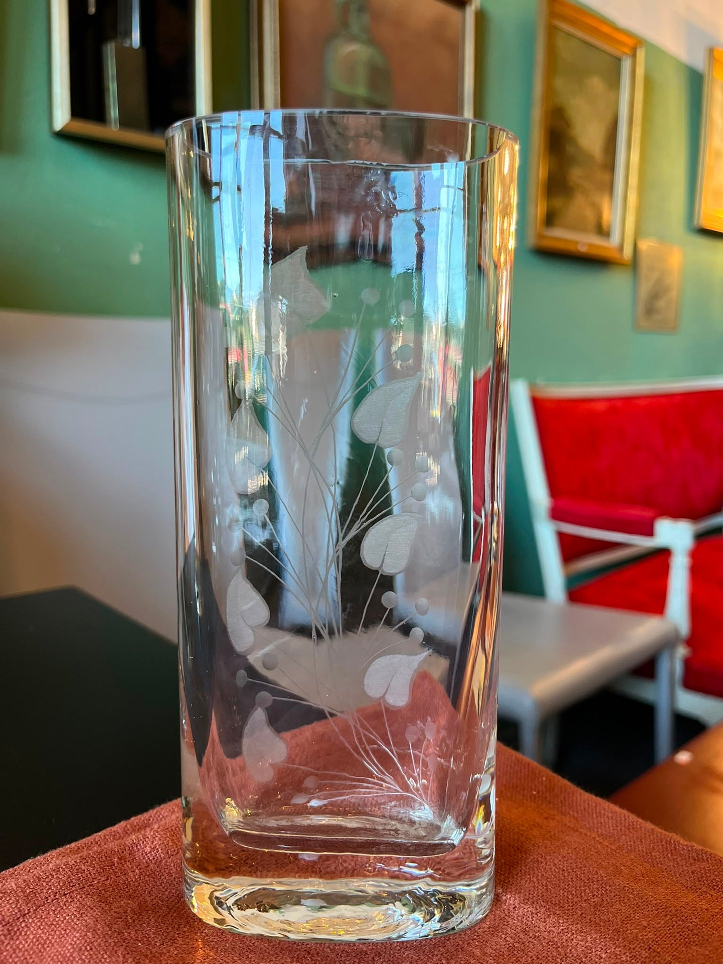 Vase soliflore en cristal gravé décor floral