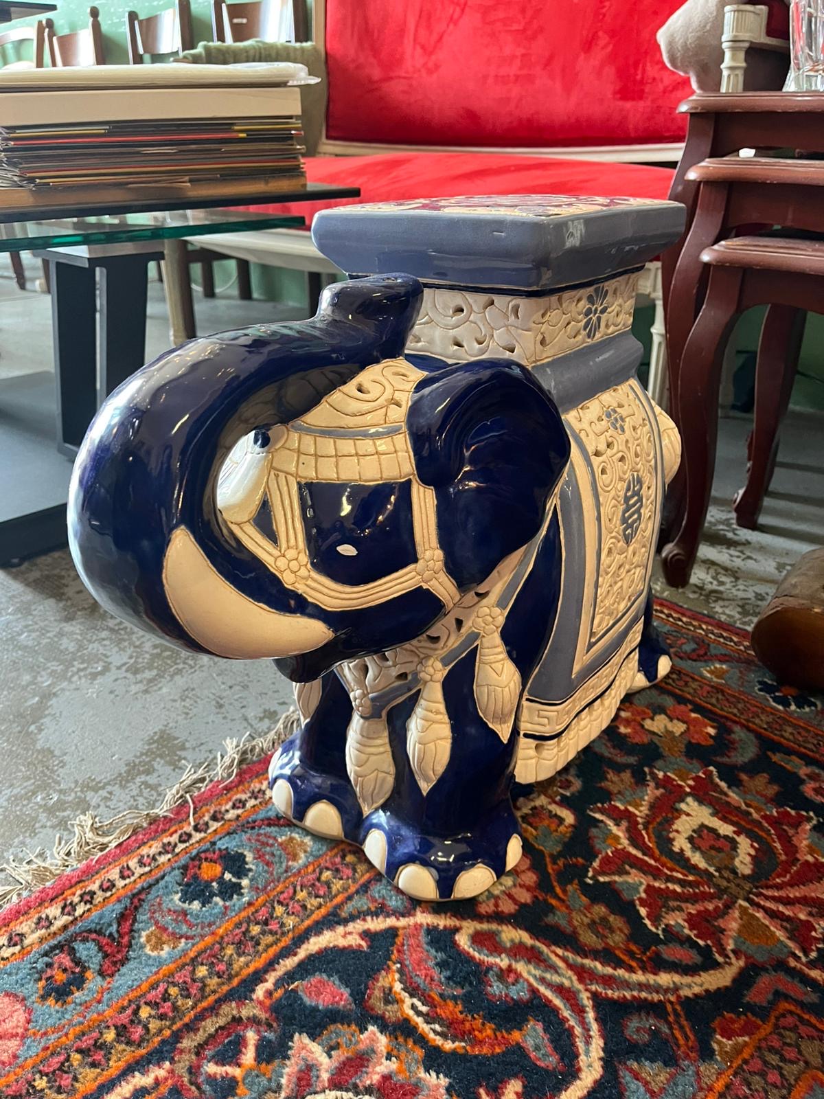 Tabouret éléphant céramique bleu porte plante asiatique