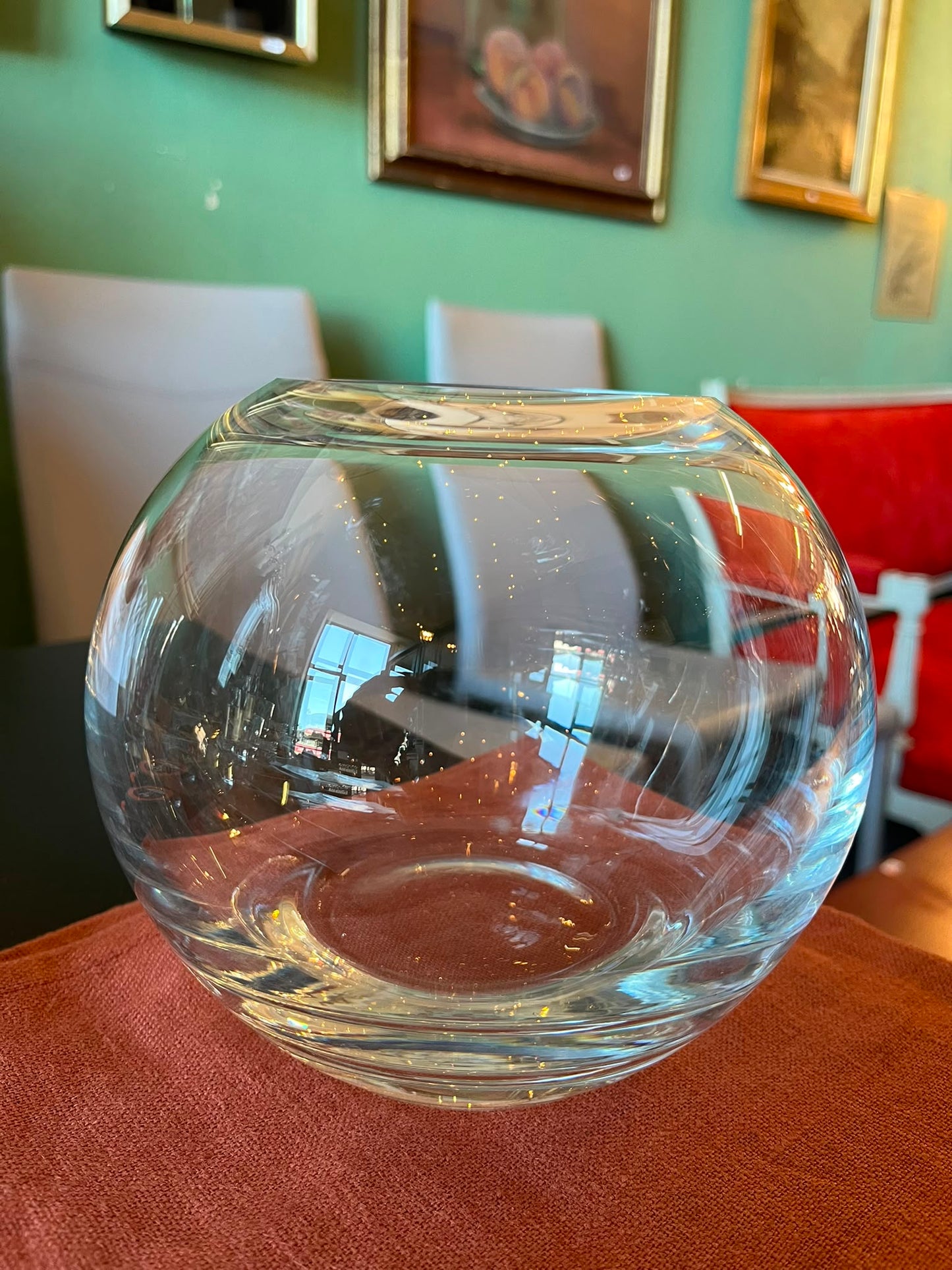 Vase boule en verre épais transparent