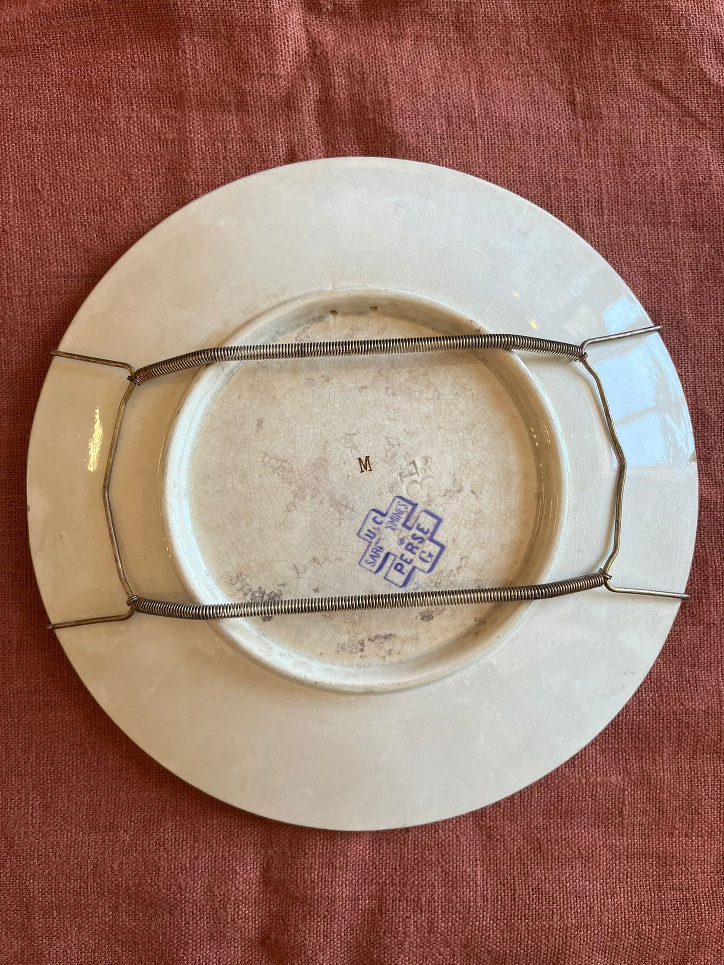 Paire d’assiettes parlantes U&C Sarreguemines Perse proverbes chiens XIXe