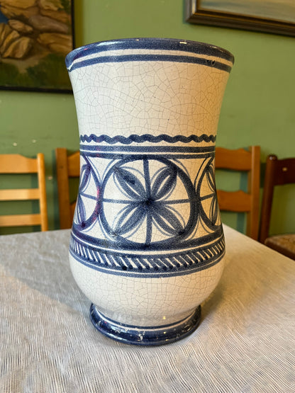 Vase en céramique bleu et blanc