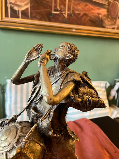 Sculpture africaine en bronze – Musicien traditionnel – 33 cm