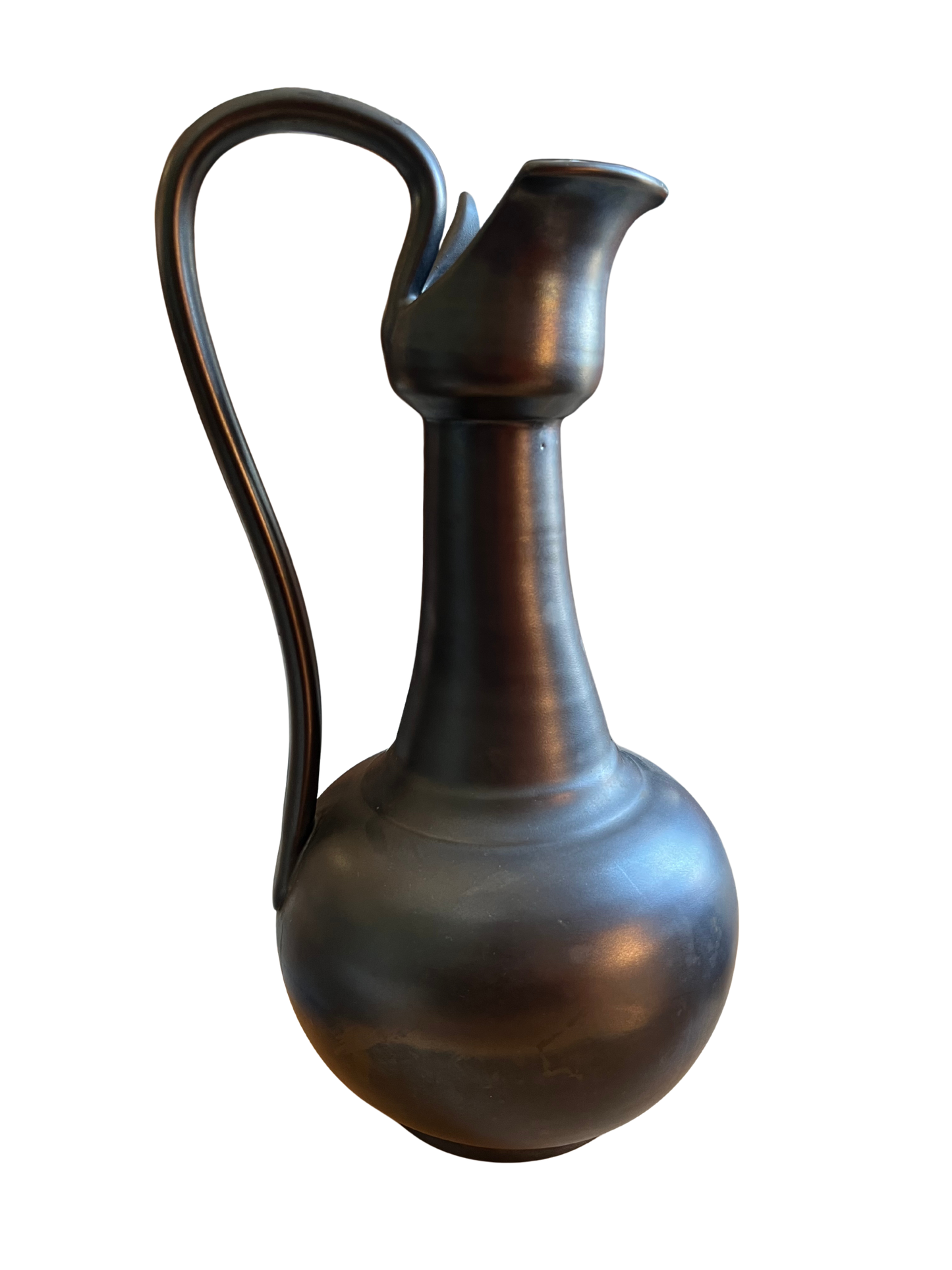 Pichet en céramique noir irisé