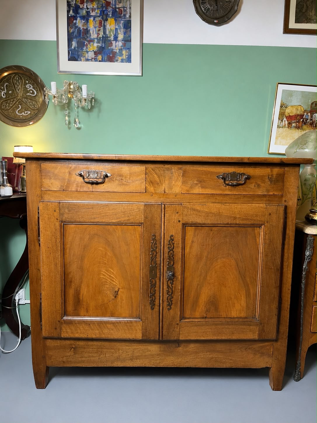 Buffet ancien en noyer massif 2 portes 2 tiroirs XIXe siècle campagne