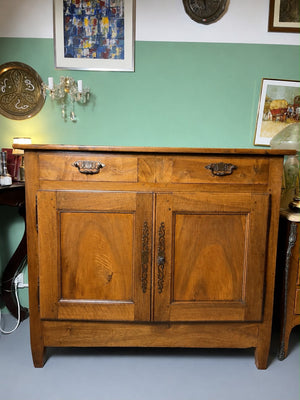 Buffet ancien en noyer massif 2 portes 2 tiroirs XIXe siècle campagne