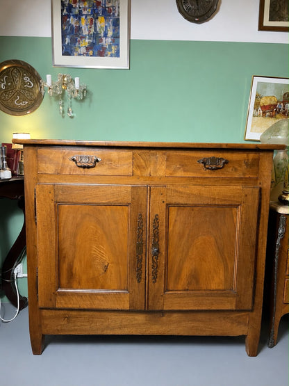 Buffet ancien en noyer massif 2 portes 2 tiroirs XIXe siècle campagne