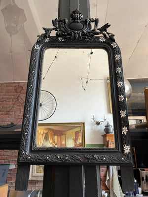 Miroir Napoléon III en bois noirci à décor floral incrusté