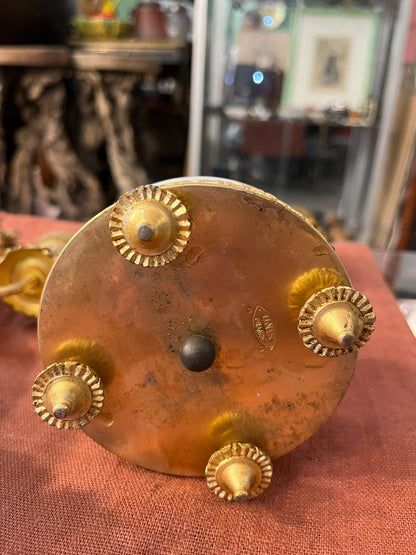 Paire de candélabres aux putti en bronze doré et patiné – UNIS FRANCE
