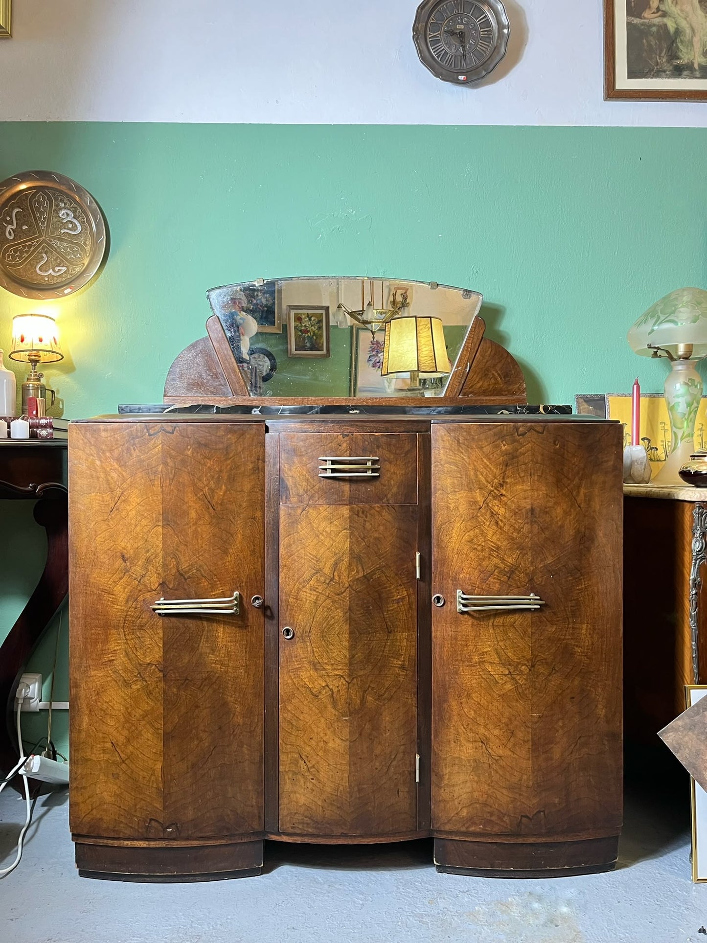Buffet Art Déco en Noyer Moucheté avec Miroir Marbre Noir Années 1930