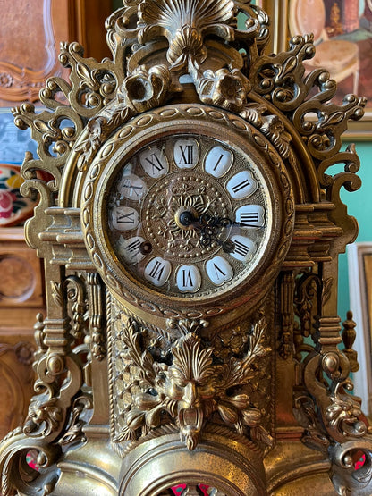 Pendule Napoléon III régule doré décor Renaissance XIXe mouvement mécanique