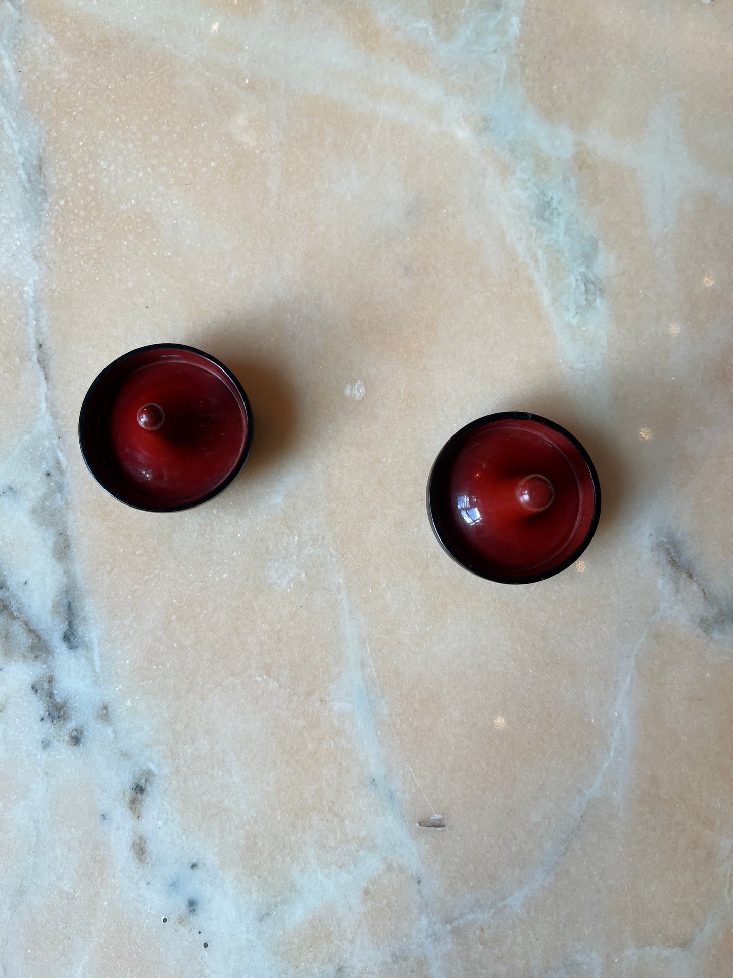 Ancienne paire de bouteilles à saké japonaises