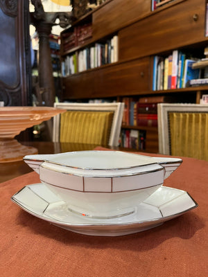 Saucière Art Déco porcelaine blanche liseré argent avec dormant