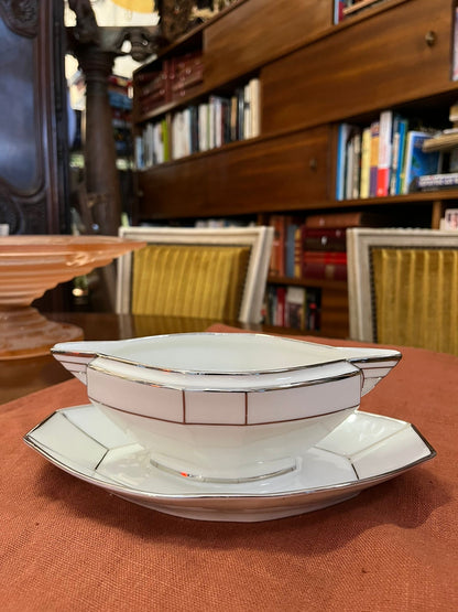 Saucière Art Déco porcelaine blanche liseré argent avec dormant