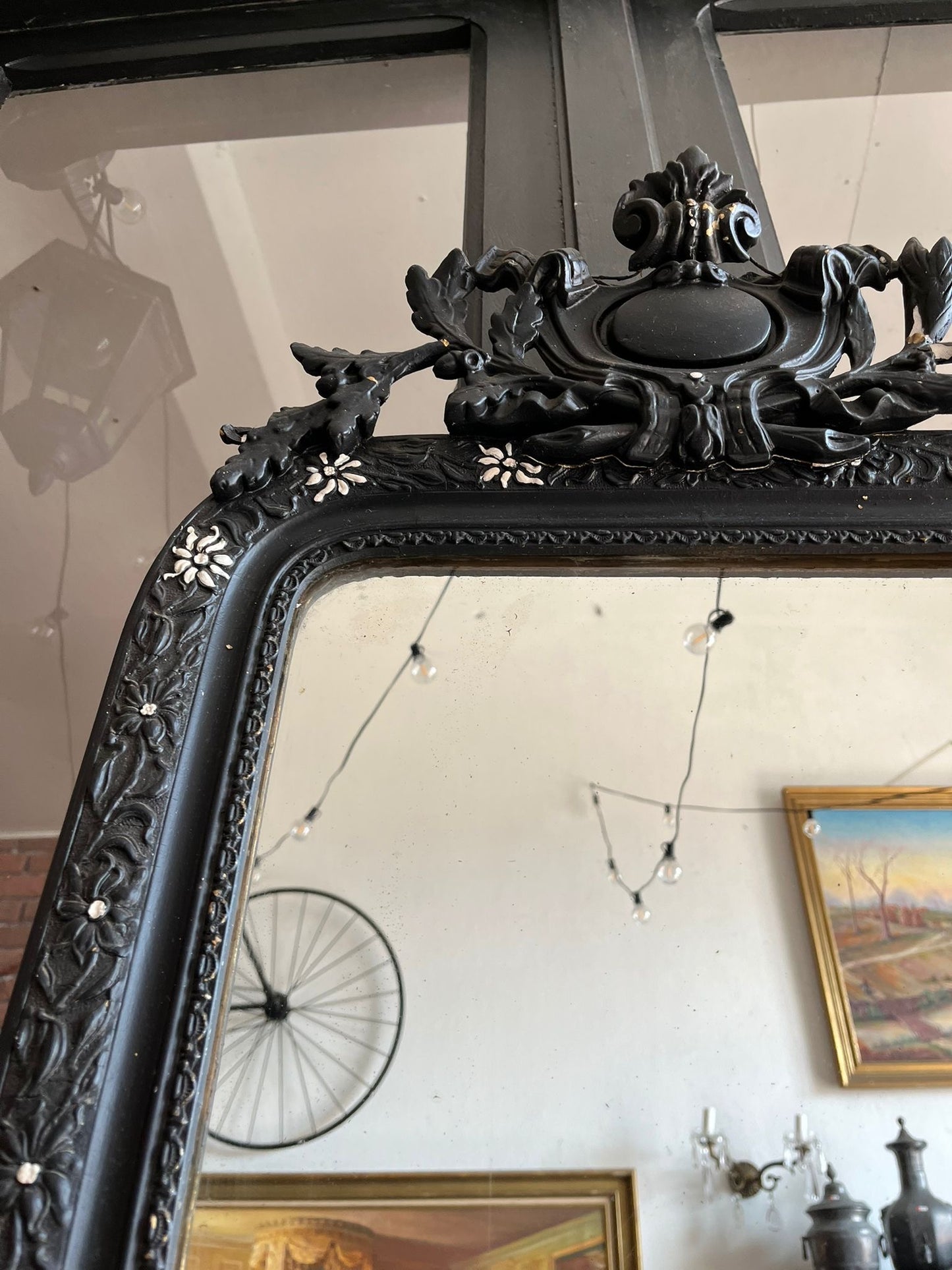 Miroir Napoléon III en bois noirci à décor floral incrusté