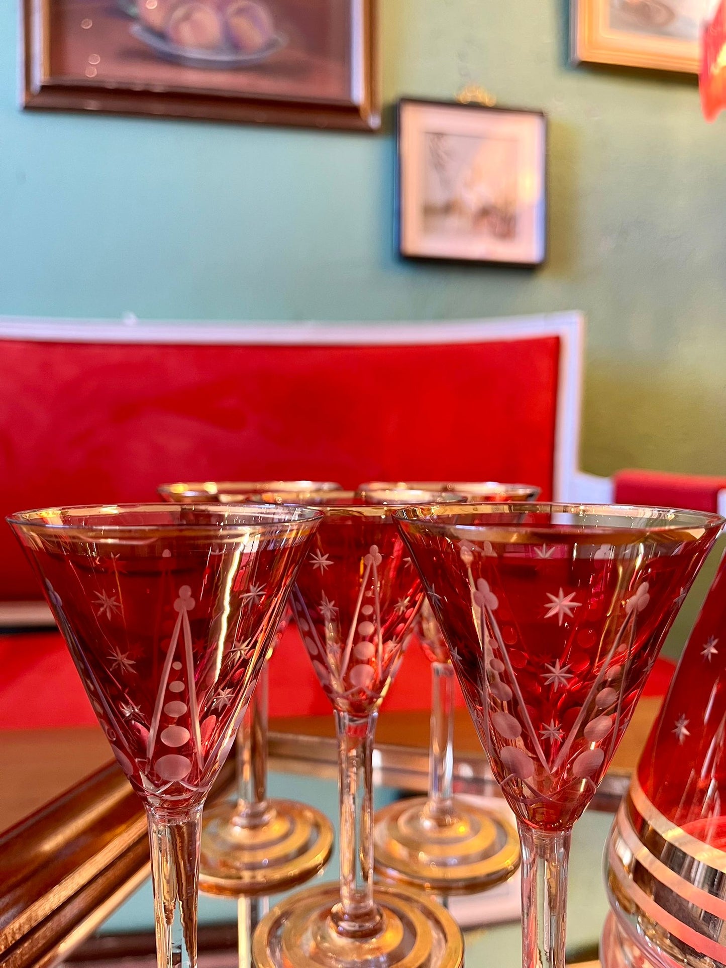 Service à liqueur vintage carafe 5 verres rouge avec plateau miroir