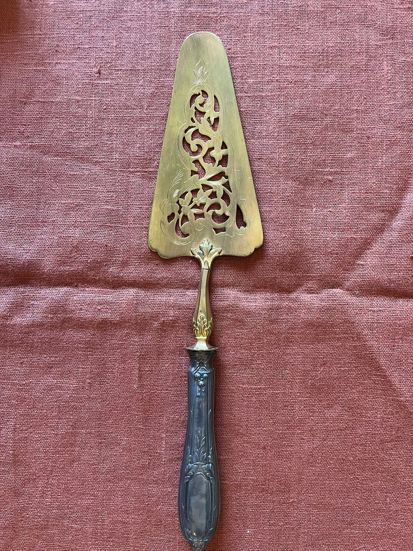 Pelle à gâteau ancienne manche argent lame ajourée dorée XIXe-XXe
