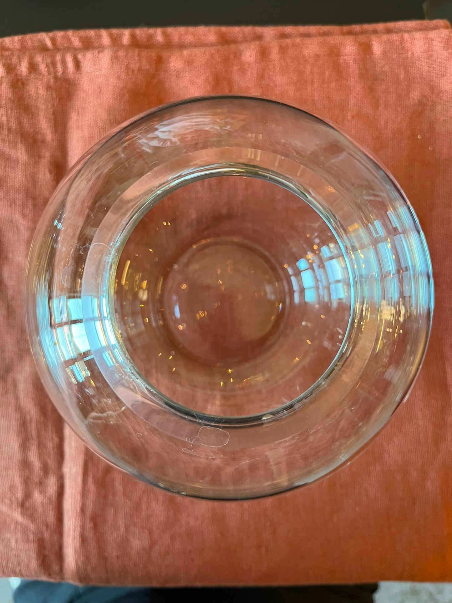 Vase boule en verre épais transparent