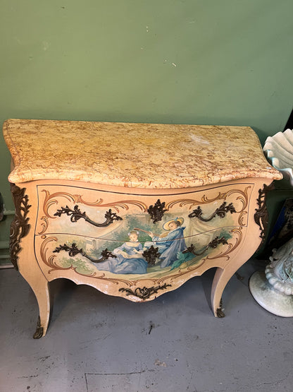 Commode galbée style Louis XV peinte scène romantique, plateau marbre