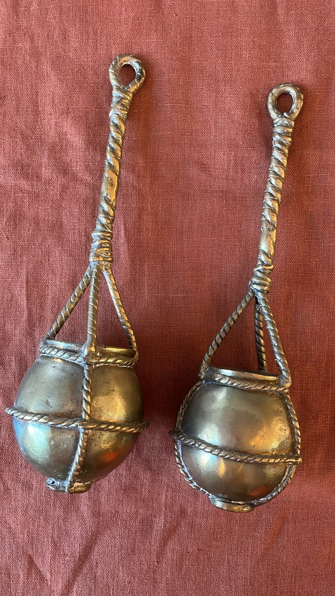 Paire de porteurs d’eau africains en bronze – XXe siècle