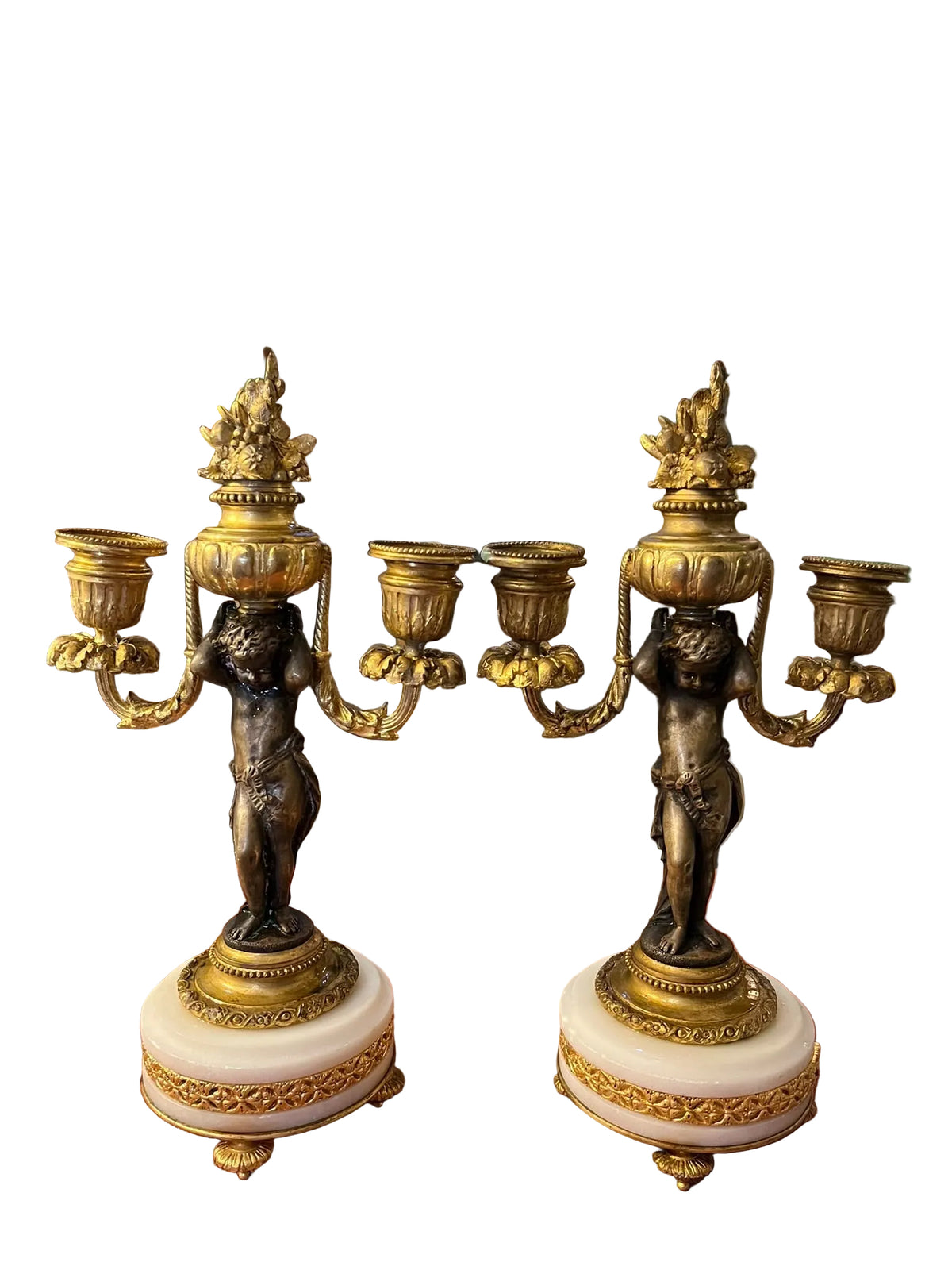Paire de candélabres aux putti en bronze doré et patiné – UNIS FRANCE