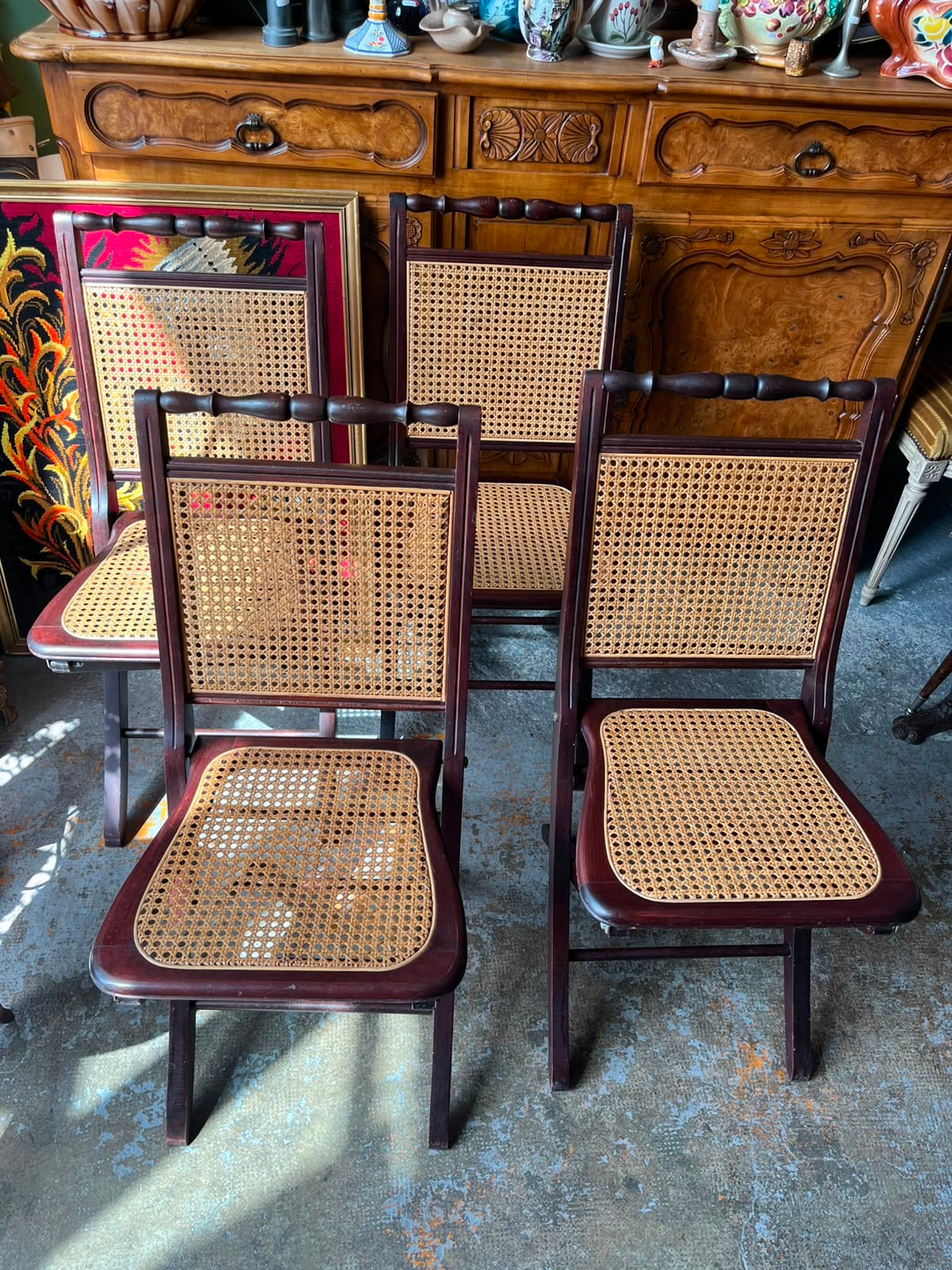 Lot de 4 chaises pliantes cannage et bois teinté style vintage années 1970