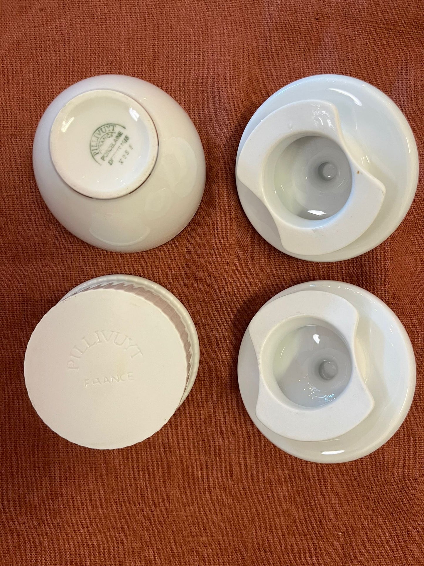 Paire de pots couverts Pillivuyt France porcelaine blanche liseré argent