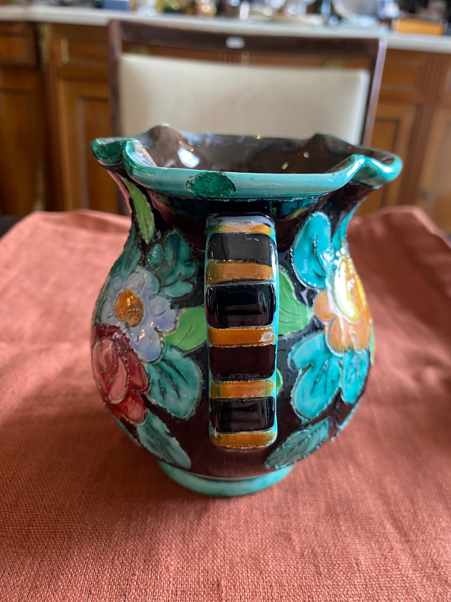 Vase Cerart Monaco à deux anses décor floral en relief céramique signée