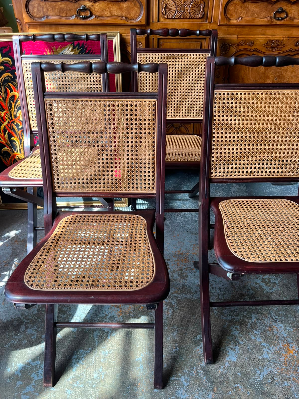 Lot de 4 chaises pliantes cannage et bois teinté style vintage années 1970