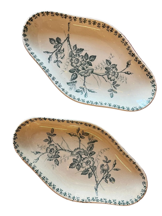 Lot de 2 raviers anciens Terre de Fer Cluny modèle Trèfles décor floral