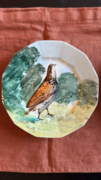 Paire assiettes Limoges peintes main oiseaux gibier signées 22,5 cm