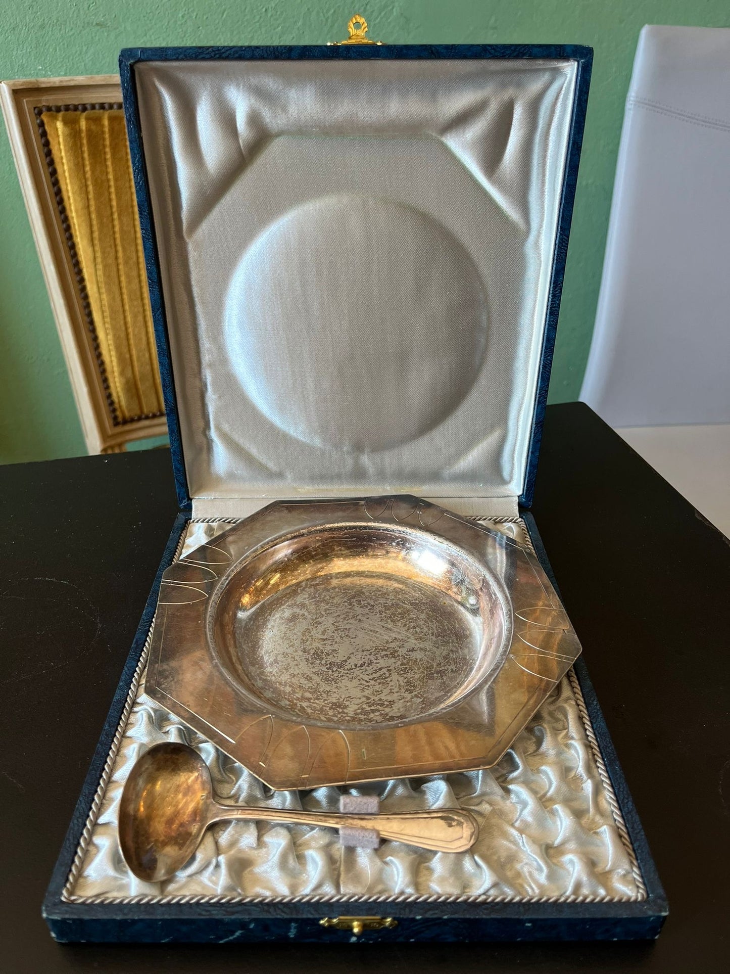 Coffret de baptême ancien assiette creuse et cuillère en métal argenté