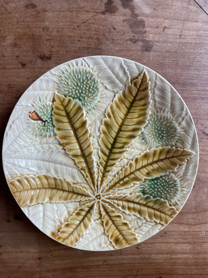 Paire assiettes barbotine Gien châtaignes feuilles faïence ancienne XIXe