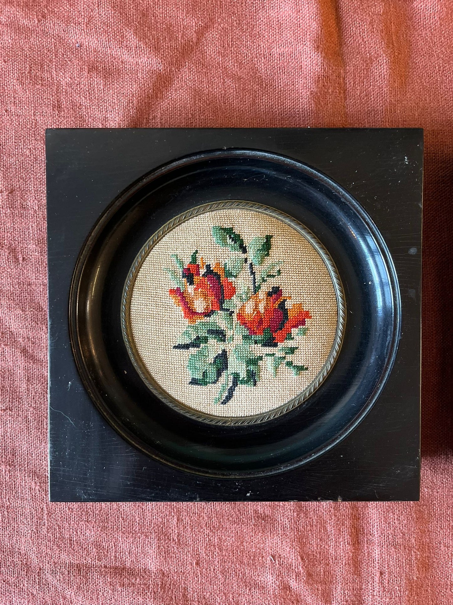 Paire de cadres vintage au point de croix oiseaux et fleurs