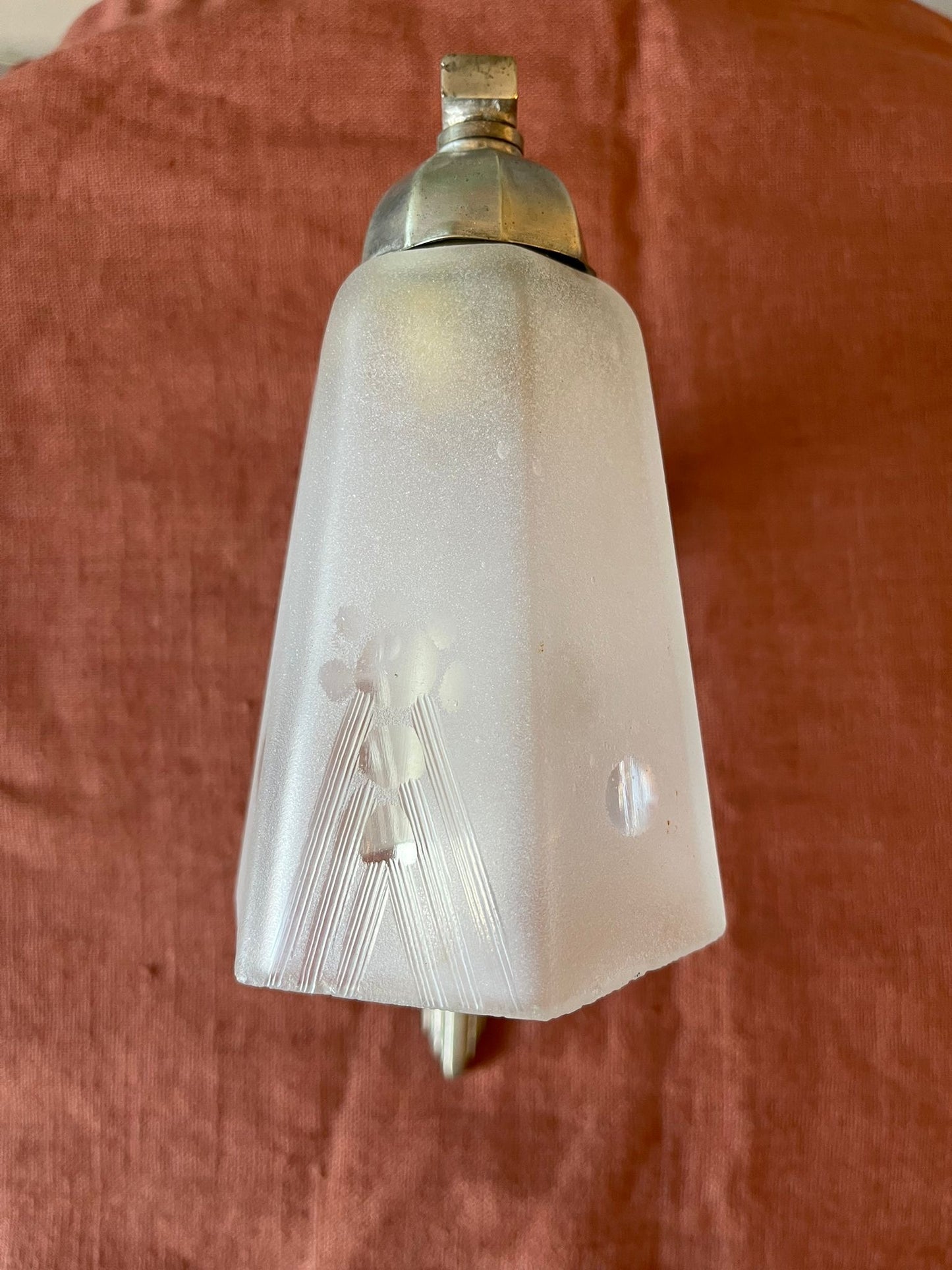 Applique murale Art déco en métal chromé et verre dépoli gravé, années 1930