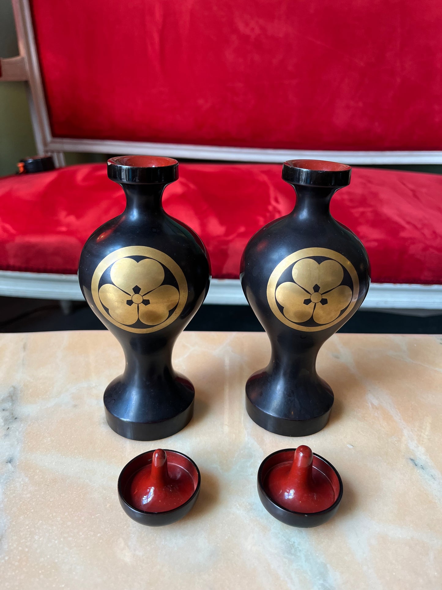 Ancienne paire de bouteilles à saké japonaises