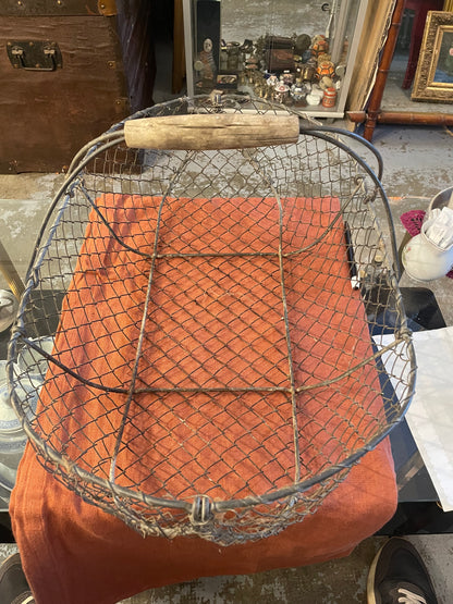Ancien panier à œufs en fil de fer et poignée bois – panier de ferme
