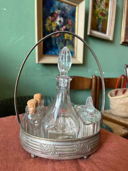 Huilier vinaigrier Art Déco en métal argenté et verrerie moulée