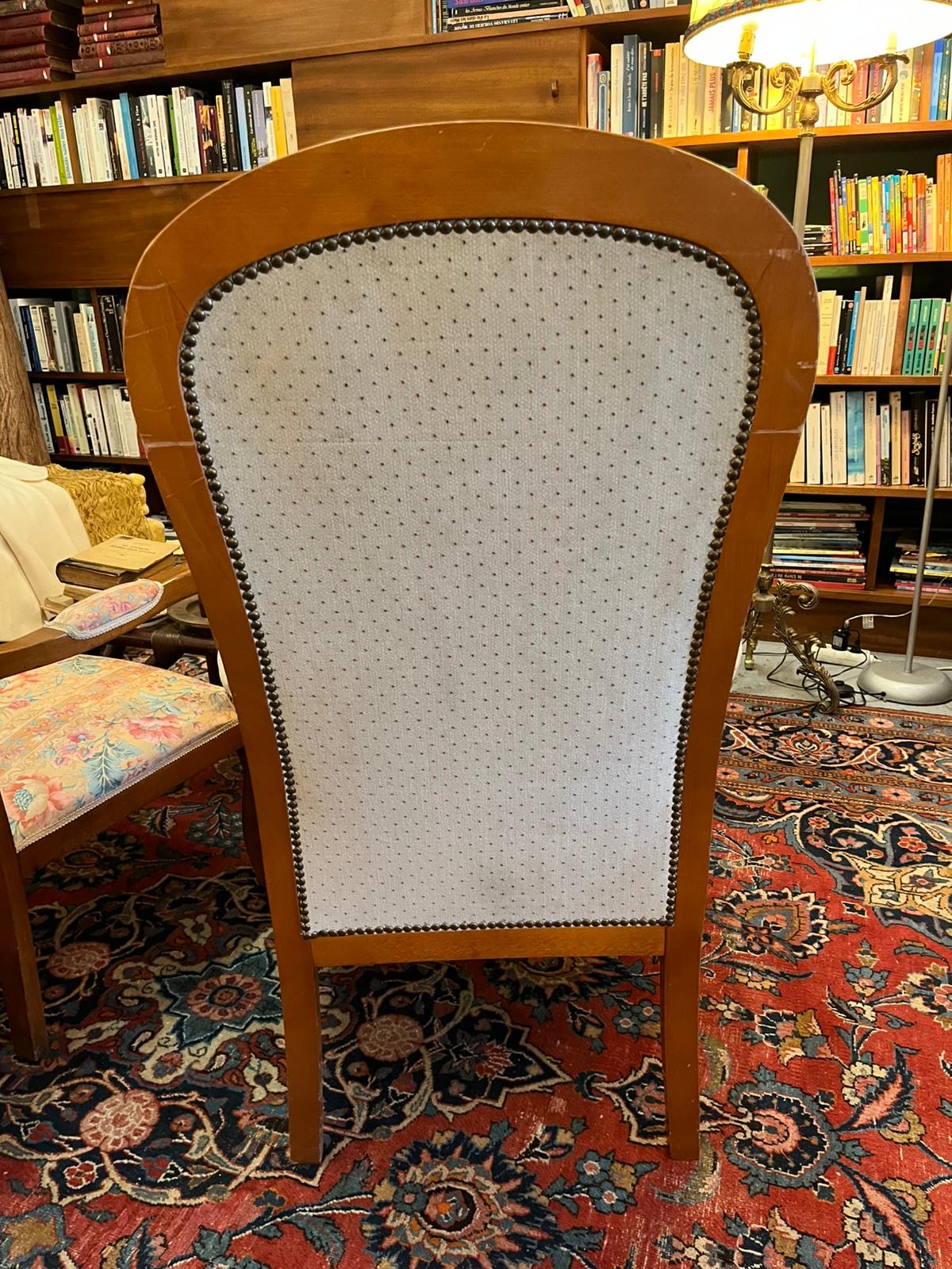 Fauteuil style Louis Philippe bois tissu beige clouté bon état