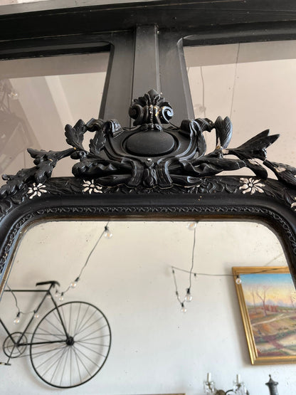 Miroir Napoléon III en bois noirci à décor floral incrusté