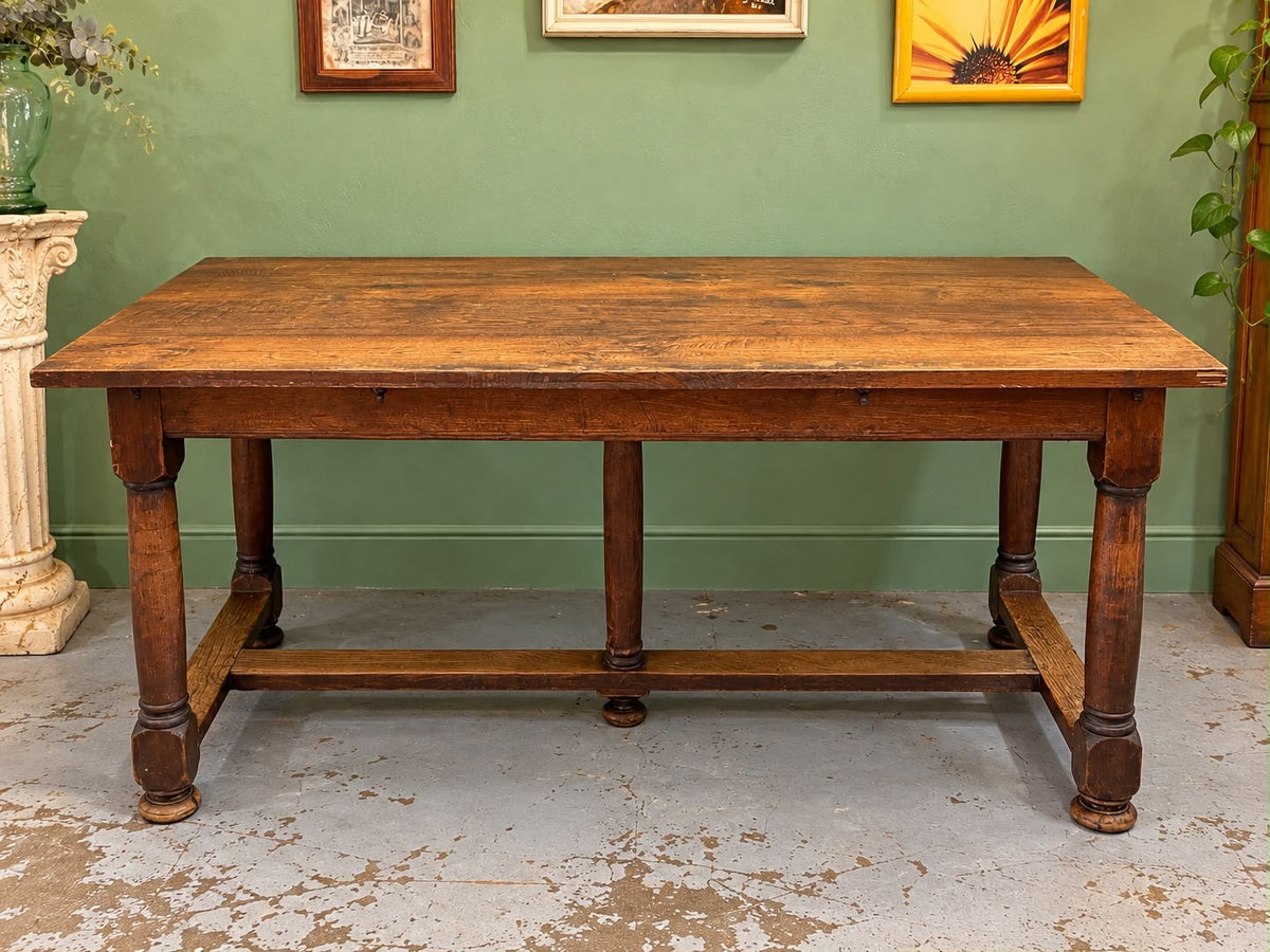 Table de ferme ancienne en chêne massif – Piètement à entretoise